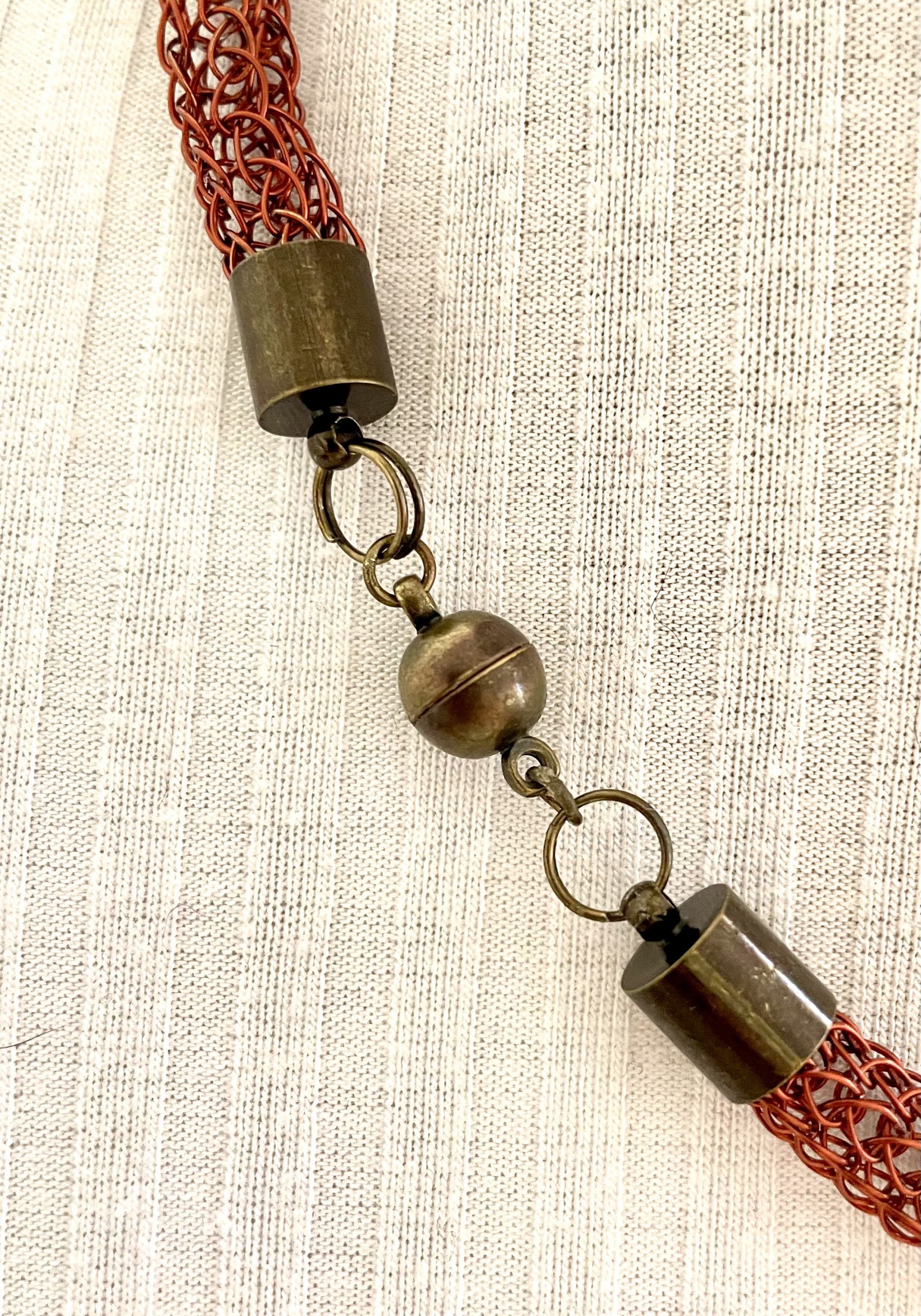 Halskette rot-braun