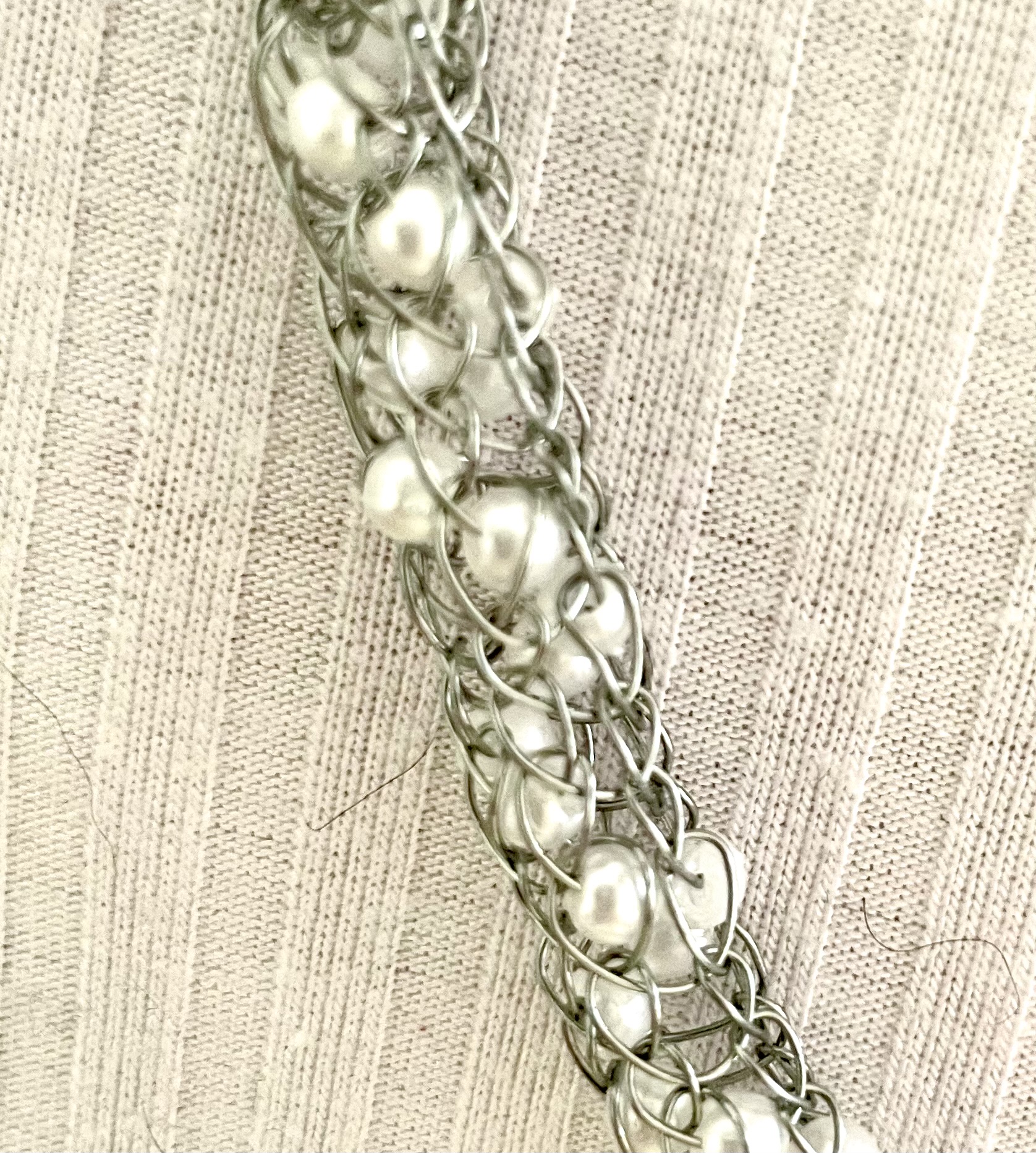 Y-Halskette mit auffälligem Anhänger