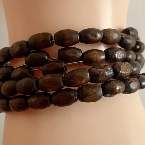 Armband aus Holzperlen
