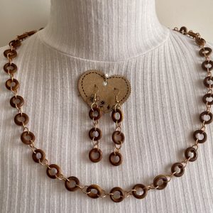 Holzperlen mit roségoldfarbenen Ringen