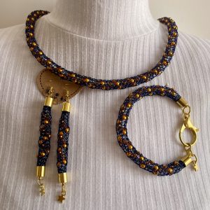 „Nachtblau mit Gold“