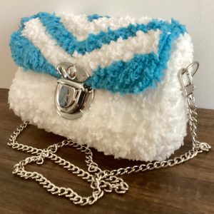 Clutsch „Kuscheltraum in blau-weiß“