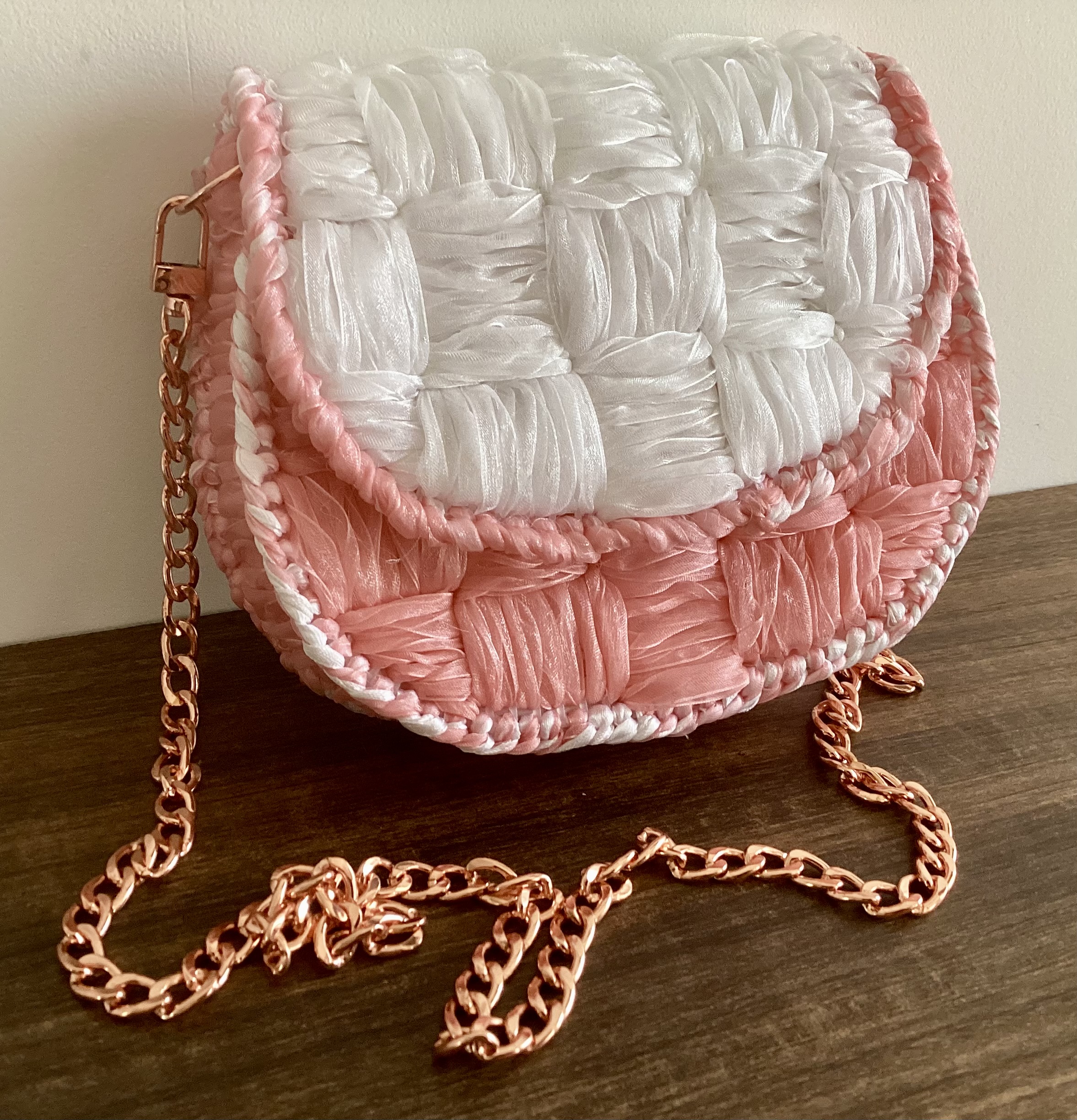 Kleine Handtasche in  weiß-rosé