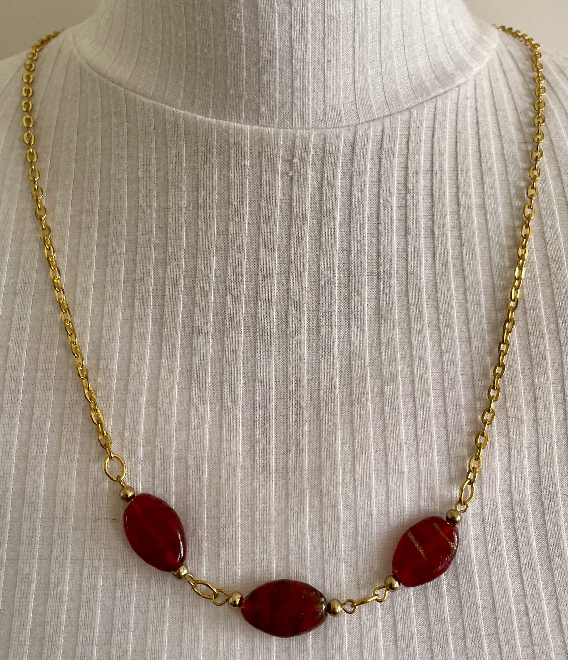 Kleine Sterne mit rote Perlen – Set II.