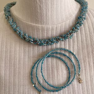 Hellblaue Halskette mit Armband - Set